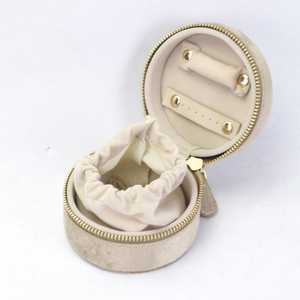 Petite pochette de rangement pour colliers et bagues en velours, fermeture éclair tout autour, étui de voyage en velours, forme ronde, étui à bijoux pour femmes - Product Image 5