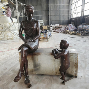 Escultura de Bronce Realista de Madre Mirando a su Hijo, Figura Decorativa con Temática de Hadas y Moda para el Hogar o el Jardín - Product Image 1