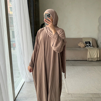 Robe Abaya décontractée 2026 à lignes texturées, coupe chauve-souris, vêtement islamique en polyester respirant et léger pour femme, vente en gros, design personnalisé