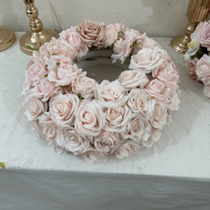 Centro de Mesa de Flores Artificiales Rosadas de 60 cm, Personalizable, de GreenLife Classics, para Decoración de Mesa de Boda o Banquete - Product Image 1