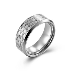 Anillo de tungsteno grabado con láser, con textura degradada apilada, estilo Instagram, para hombre, personalizado en oro tungsteno. - Product Image 5