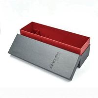 Boîte cadeau rigide de luxe personnalisée avec logo, fabriquée par une usine OEM professionnelle, avec fermeture magnétique et cordon portable.