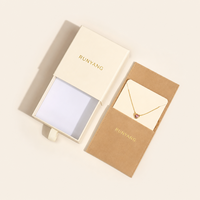 Ensemble d'emballage de bijoux blanc crème personnalisé avec boîte cadeau, pochette en microfibre et carte de présentation de collier pour les marques de bijoux