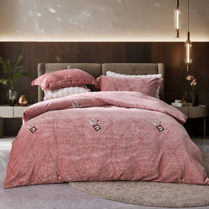 Venta al por mayor <span class=keywords><strong>de</strong></span> juegos <span class=keywords><strong>de</strong></span> franela <span class=keywords><strong>de</strong></span> leche <span class=keywords><strong>de</strong></span> cuatro piezas, juegos <span class=keywords><strong>de</strong></span> fundas <span class=keywords><strong>de</strong></span> edredón, juego <span class=keywords><strong>de</strong></span> colchas <span class=keywords><strong>de</strong></span> franela coral, sábanas y fundas <span class=keywords><strong>de</strong></span> edredón cálidas y gruesas. - Product Image 6