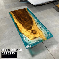 Table de luxe moderne style océanique en bois de noyer sud-américain avec plateau en résine époxy transparente bleu lac brillant