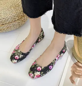 花卉风格时尚女鞋大码指出平女式休闲鞋