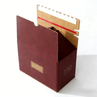Boîte en carton laminé mat résistant, imprimée sur mesure, fabriquée à partir de matériaux recyclés de qualité alimentaire, avec fermeture auto-adhésive et bande de déchirure pour l'emballage des chaussettes