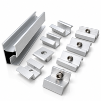 Composants de montage solaire en aluminium : Rail, support à fente, pince de fixation intermédiaire, boulon à six pans creux pour l'installation sur toiture en tuiles
