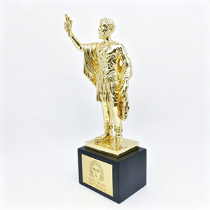 Estatua de Guerrero Romano en Metal Chapado en Oro Personalizada, Trofeo <span class=keywords><strong>Tripoli</strong></span>, Escultura con Base de Madera Negra, Grabado Personalizado - Product Image 2