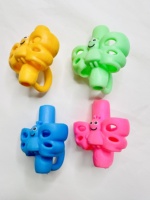 Correcteur de prise de stylo en silicone pour enfants, aide à l'écriture ergonomique pour améliorer la posture d'écriture des élèves