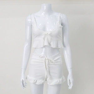 Kadınlar İçin Fitilli Örme 2 Parçalı Takım Dantel Detaylı Fiyonklu Spagetti Askılı Crop Cami Üstü Fırfırlı İpli Şortlu Pijama Takımı - Product Image 4
