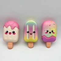 Les fabricants transfrontaliers proposent des jouets en PU à rebond lent en forme de crème glacée, de gâteaux et de pain, disponibles en stock.