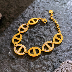 Pulsera de circonita con diseño de nariz de cerdo para mujer, brazalete de acero inoxidable chapado en oro real de 18 quilates con pavé de un solo lado, sencilla, a la moda y que no se deslustra - Product Image 4