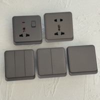 Interruptor de Pared Eléctrico para el Hogar, Panel de 86 PC, 20A 16A 13A, Estándar del Reino Unido, USB-C USB-A, Acabado Gris Mate Suave como la Piel de un Bebé, Moderno y Lujoso