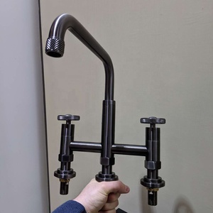 KBIS mejor Diamante de Caño erogación ajustable puente grifo de la cocina en negro mate - Product Image 4