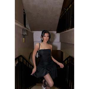 Robe de cocktail courte noire plissée - Product Image 5