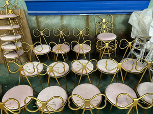 Chaises papillon en métal rose empilables au design moderne pour enfants - Utilisation en hôtel et en extérieur, chaises pour fêtes et mariages - Product Image 3
