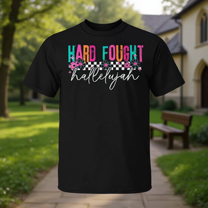 Camiseta con versículo bíblico cristiano Hard Fought Hallelujah, diseño unisex de manga corta en negro - Product Image 3