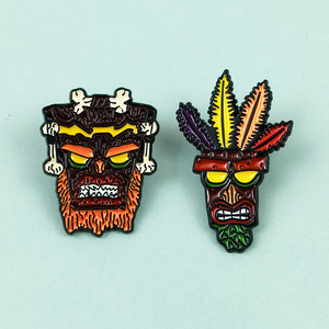 Broche en métal amusante en forme <span class=keywords><strong>de</strong></span> masque sauvage <span class=keywords><strong>de</strong></span> dessin animé, badge en émail, décoration pour sac à dos et vêtements, vente en gros - Product Image 2