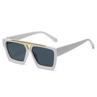 Lunettes de soleil surdimensionnées tendance avec logo en métal personnalisé Lunettes carrées tendance pour femmes avec logo en V