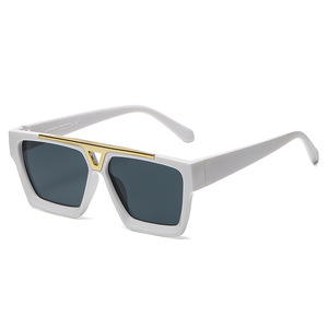 Custom Metal Logo Fashion Flat <strong>Top</strong> Sunglasses Shades Oversize Trendy Personality V LOGO Women Square Sun <strong>Glasses</strong> - Product Image 3