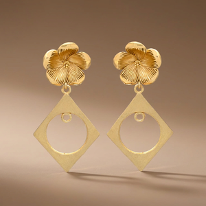Pendientes Colgantes Étnicos Chapados en Oro con Diseño de Flor Pequeña para Boda, Compromiso, Aniversario - Product Image 2