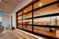 Kingland Maison Modulaire de Luxe en Conteneurs Préfabriqués, Combinaison Conteneur-Veranda avec Escalier en Spirale, Entièrement Décorée, 20 pieds, pour Hôtel ou Habitation