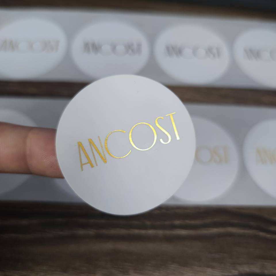 Hoja de oro de la etiqueta engomada