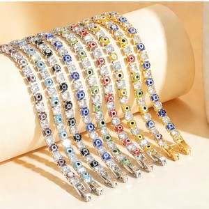 Bracelet carré unisexe en zircon coloré de style européen, bijou fantaisie en alliage de zinc avec serti en canal, design géométrique, idéal comme cadeau - Product Image 1