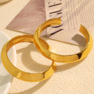 Brazalete Abierto Dorado para Mujer, Joyería de Moda Geométrica Minimalista, Aleación de Zinc, Diseño Redondo, Estilo Instagram - Product Image 1