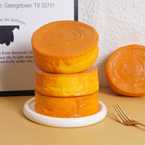 ของเล่น PU Slow-Rebound Baumkuchen (วงแหวนการเจริญเติบโต): ของเล่นแสนสนุกและช่วยคลายเครียดที่มีรูปแบบขนมปังที่นุ่มและยืดหยุ่นได้อย่างสมจริง - Product Image 1