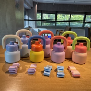 <span class=keywords><strong>Grand</strong></span> thermos de 800ml et bouilloire isolée pour les familles comprenant une grande tasse pour <span class=keywords><strong>parents</strong></span> et une tasse pour enfants avec paille - Product Image 3