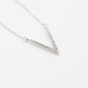 Colgante de Plata de Ley 925 con forma de <span class=keywords><strong>V</strong></span> para mujer, collar con colgante, joyería fina, nuevo diseño, 2023 - Product Image 1