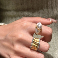 2026 Ensemble de bijoux pour femme, bague large rétro dorée à bord ondulé, ornée de strass, style jupe plissée, luxe léger