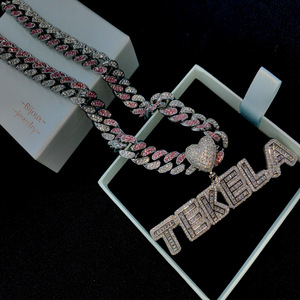 Collana con ciondolo con <span class=keywords><strong>nome</strong></span> personalizzato in zirconi con <span class=keywords><strong>pietre</strong></span> rosa stile Hip Hop Choker con lettere diamantate personalizzate in acciaio inossidabile - Product Image 3