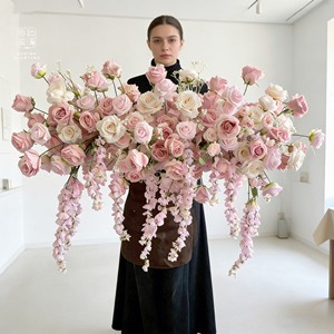 Decorazioni Floreali per Matrimonio Primaverile, Runner da Tavolo con Rose Rosa e Bianche, Runner Floreale Artificiale - Product Image 1