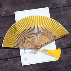 Abanico Plegable de Seda Personalizable con Nombre de los Novios, Fecha y Diseño Floral para Bodas, Fiestas y Recuerdos - Product Image 3