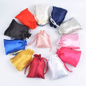 Sac à poussière en satin imprimé sur mesure avec cordon de serrage et logo, sac de rangement pour perruques et sous-vêtements, sac cadeau recyclable avec logo brodé - Product Image 4