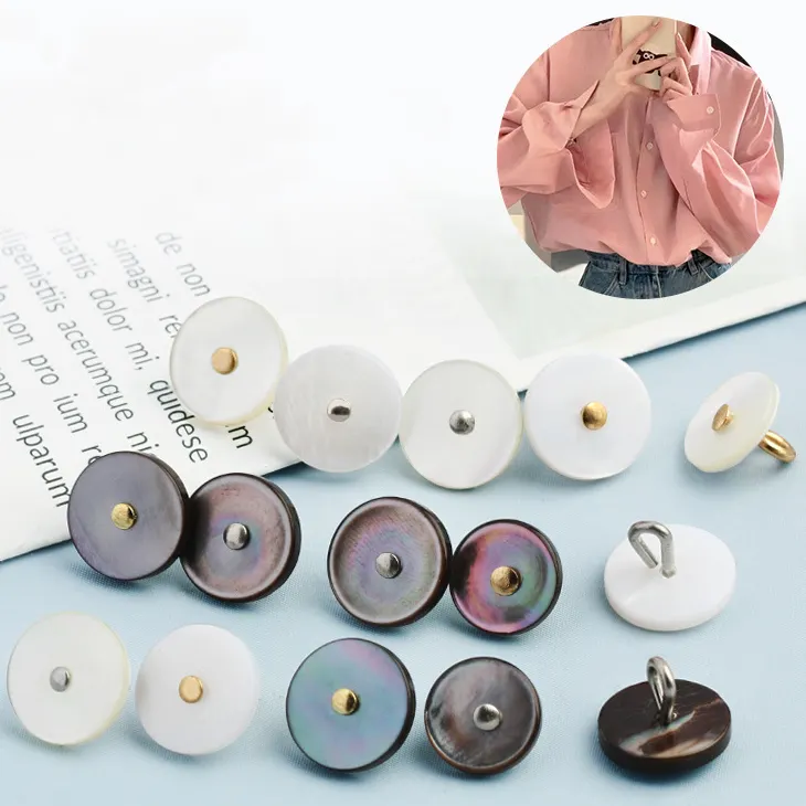 Vendita all'ingrosso della fabbrica di piccole perle reali shinco pulsante per la camicia delle donne
