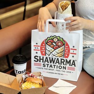 Sac en papier kraft personnalisé avec poignée pour la livraison de shawarma à emporter, idéal pour les restaurants - Product Image 3