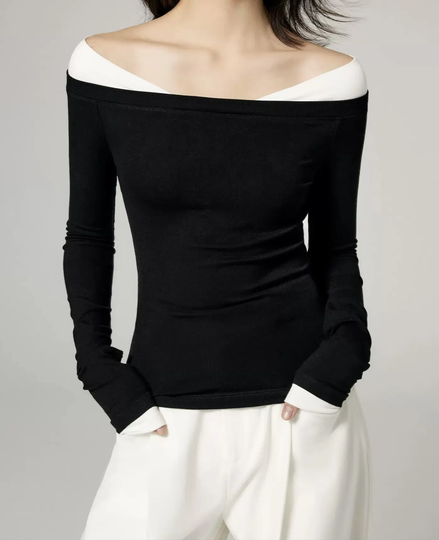 Женская футболка с простым темпераментом на одно плечо