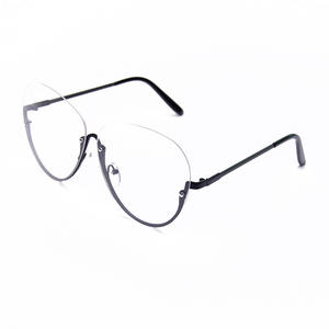 Lunettes de soleil tendance pour femmes, demi-cadre doré, verres gris, UV400, forme ovale, confortables pour les visages ronds, G2 1789 - Product Image 3