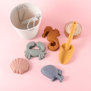 Unisex yumuşak silikon kum kalıp oyuncak seti güvenli katlanabilir plaj oyuncakları çocuklar ve bebekler için deniz yaratıkları içeren - Product Image 4