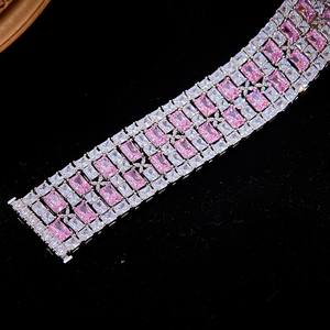 Bijoux pour femmes de Dubaï exagérés et atmosphériques Technologie de coupe de <span class=keywords><strong>fleurs</strong></span> de glace Anti Fading <span class=keywords><strong>Achat</strong></span> <span class=keywords><strong>en</strong></span> <span class=keywords><strong>ligne</strong></span> Usine de bijoux - Product Image 5