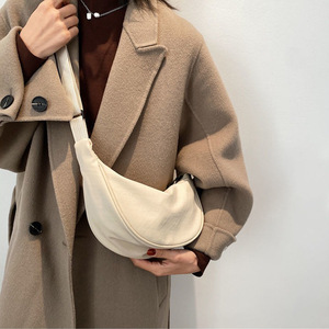 Sac bandoulière en nylon, sac à épaule pour femme, polyvalent, haut de gamme, de niche, sac de travail - Product Image 1