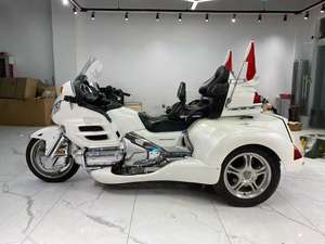 Motocicleta de Turismo de Lujo <span class=keywords><strong>Honda</strong></span> Gold Wing Trike de 1800 cc, Seis Cilindros en Línea, Refrigerada por Agua - Product Image 4