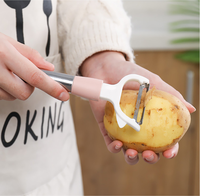 LOVFE Éplucheur multifonctionnel et grattoir de cuisine domestique à long manche, outil créatif pour éplucher les pommes de terre, les fruits et les légumes