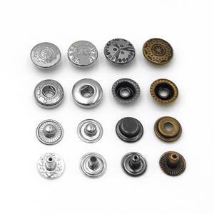 วัสดุสั่งทำพิเศษ ผิวเรียบเนียน โครงสร้างมั่นคง ใช้งานง่าย ประกอบสะดวก กระเป๋าแบบสั่งทำ กระดุมแป๊กแบบสั่งทำ - Product Image 4