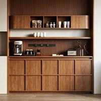 Meuble de station à café en bois sur mesure pleine hauteur avec rangements ouverts et fermés pour salle à manger