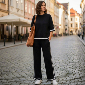 Ensemble haut à manches courtes noir et pantalon large pour femme avec bandes latérales blanches - Product Image 1